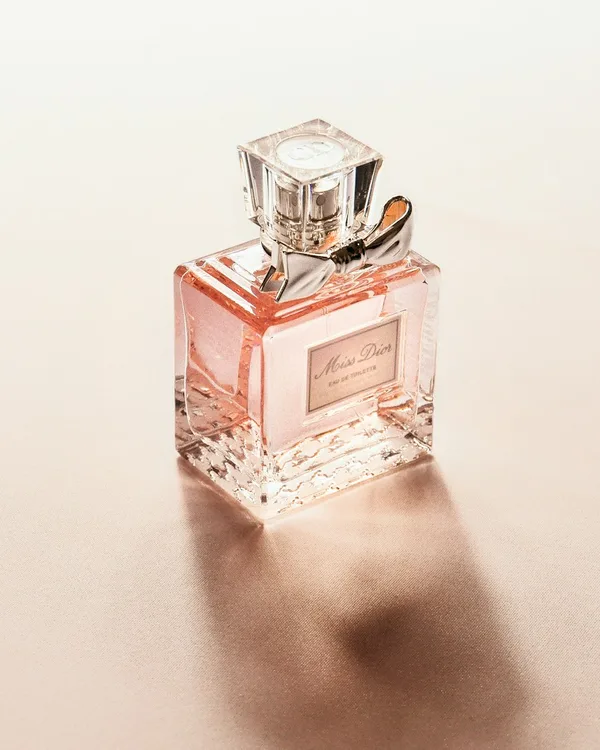 Élan floral fragrance bottle
