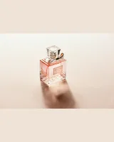 Élan floral fragrance bottle - full photo